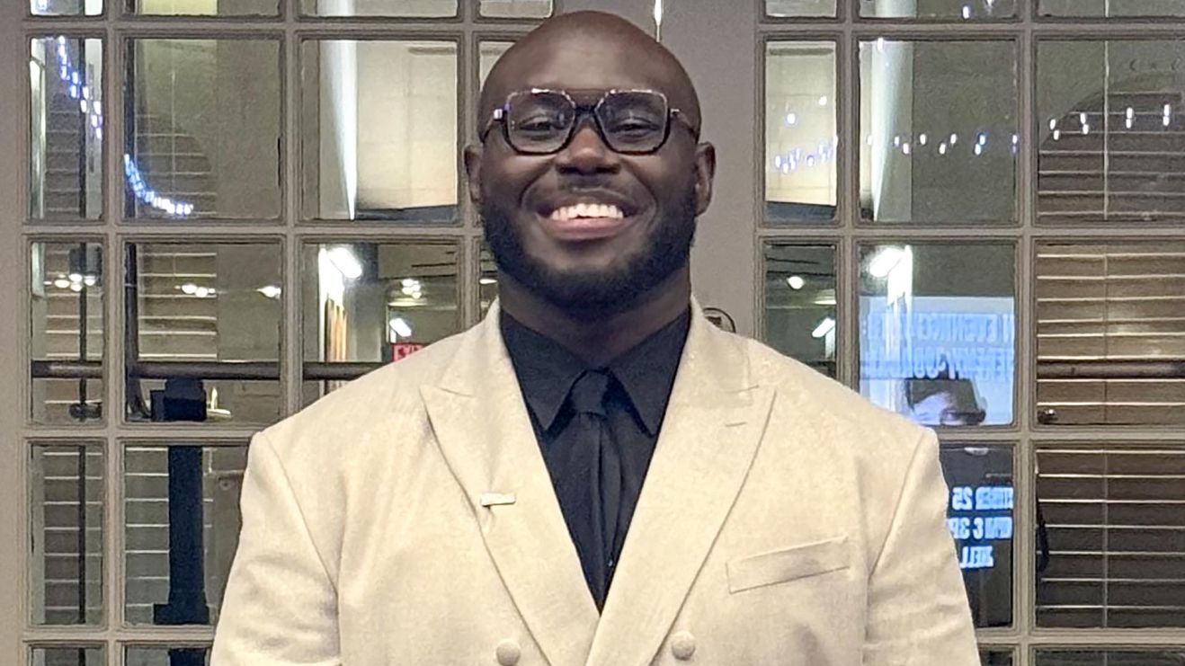 Jordan Long Receives 100 Men of Color Award